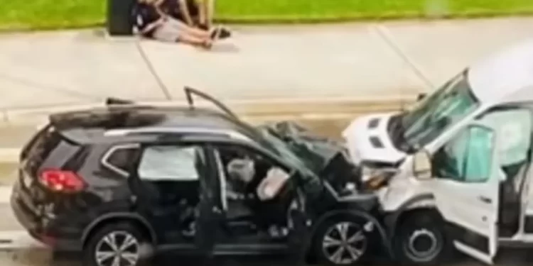 Florida man Crash into FedEx While Receiving Oral